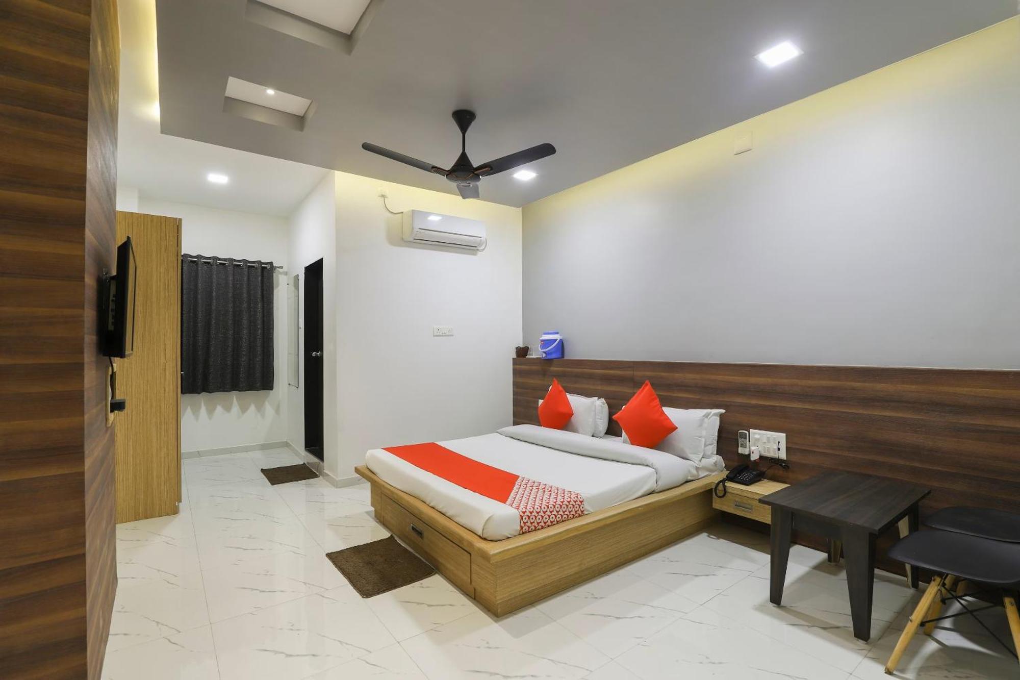 Oyo Kings Hotel Катунаяка Екстер'єр фото