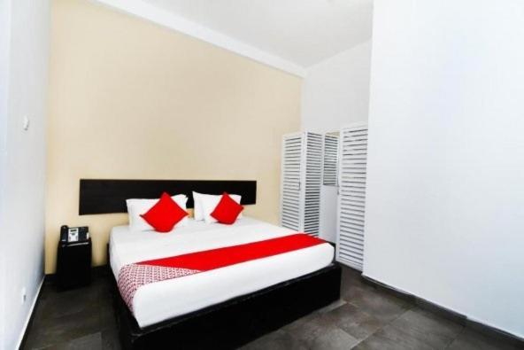 Oyo Kings Hotel Катунаяка Екстер'єр фото