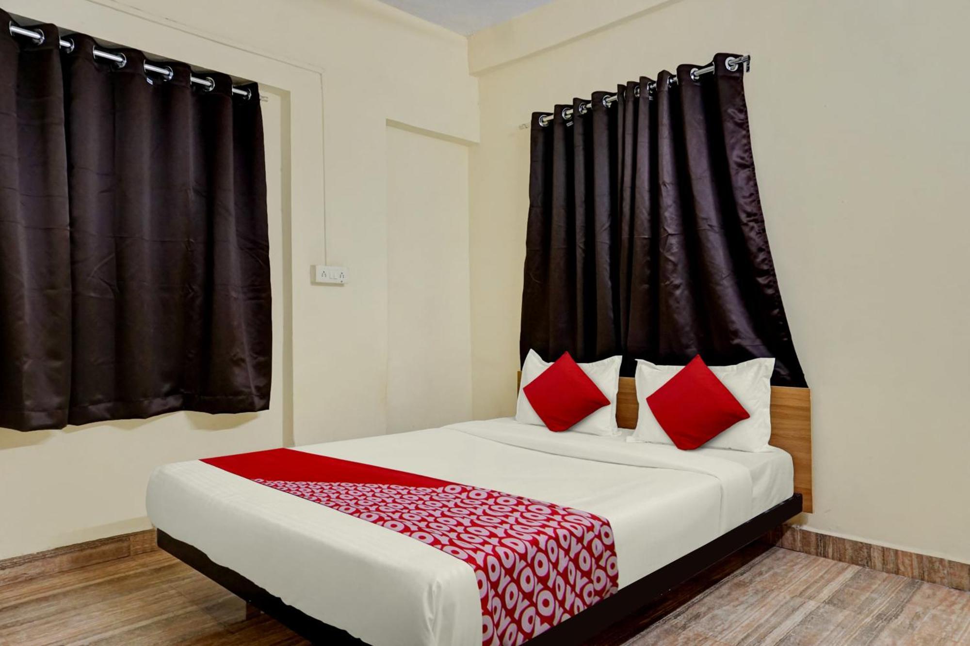 Oyo Kings Hotel Катунаяка Екстер'єр фото